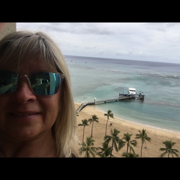 Meet your Posher, Janet - Picture 1 of 1